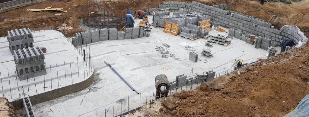 Строительство бассейнов из диабаз блоков (несъемная опалубка) в Крыму