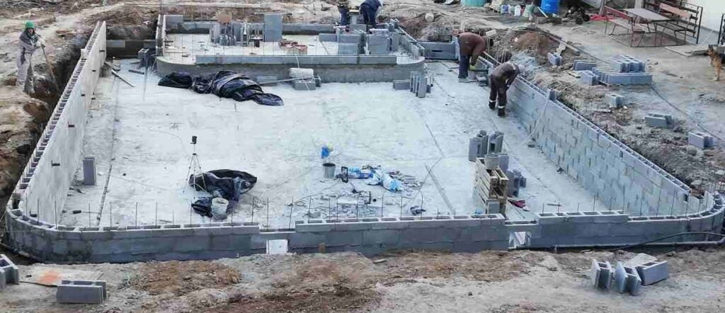 Строительство бассейнов из диабаз блоков (несъемная опалубка) для Крыма